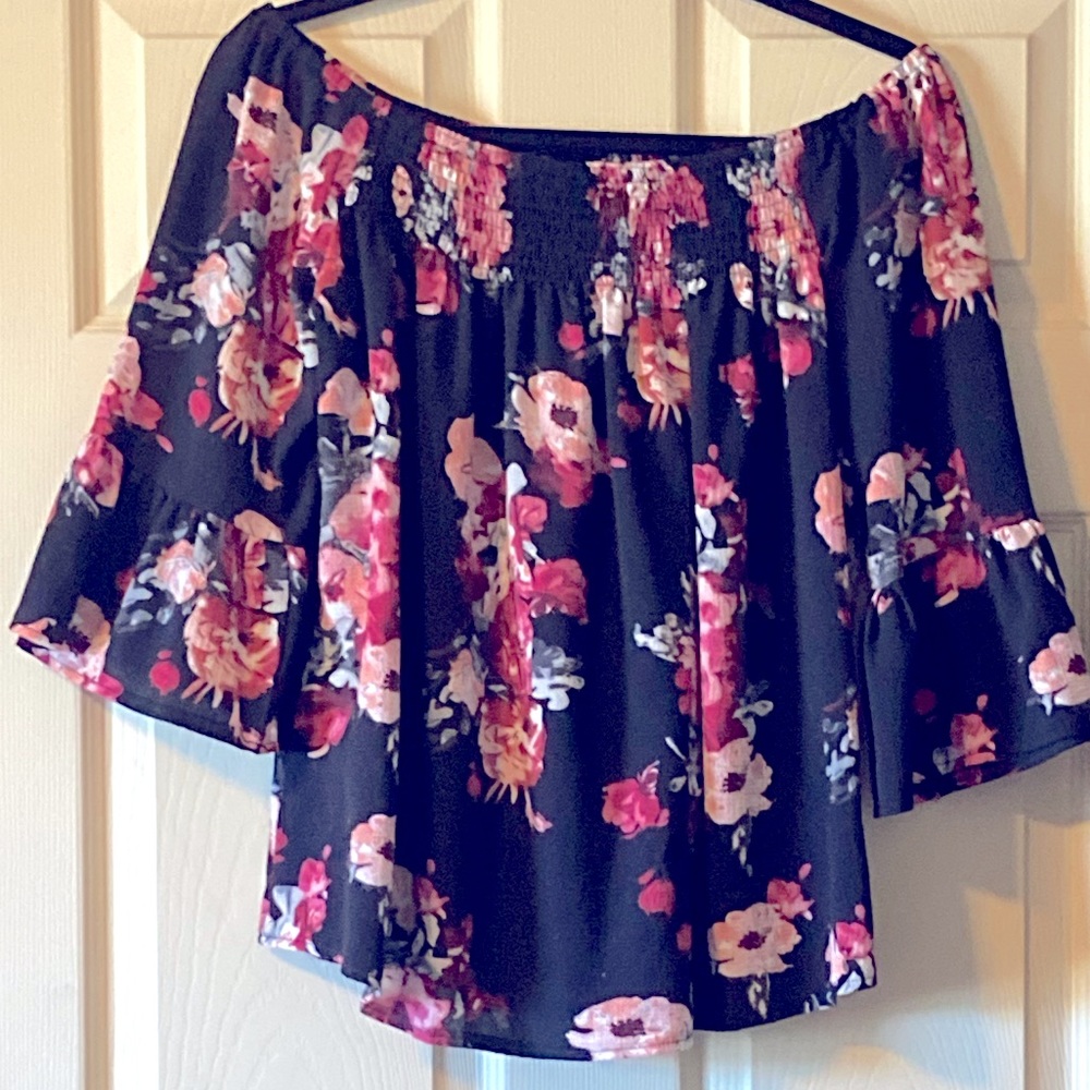 Black Floral Off Shoulder Boho Top 🌺